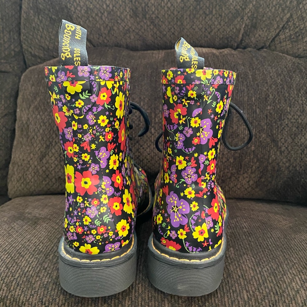 Dr. Marten Floral Lace-Up Combat Boots - Black Rubber with Multicolor Flowers - Picture 5 of 6